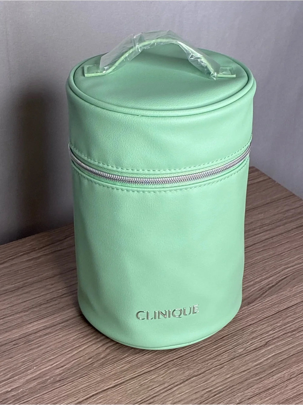 NWT Clinique Mint Green Travel Case with Cleanser and Serum